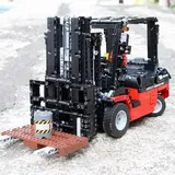 wozek-widlowy-technic-zdalnie-sterowany-material-karton-plastik