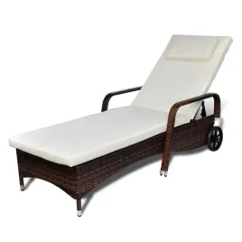 lezak-z-poduszka-i-kolkami-rattan-pe-brazowy