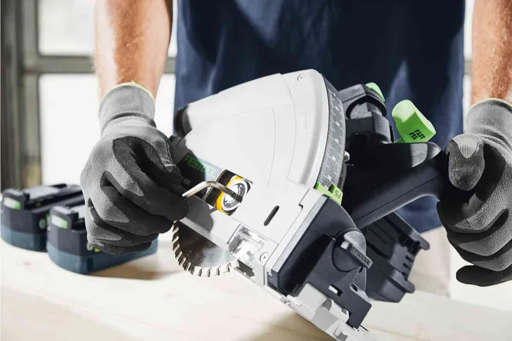 festool-zaglebiarka-18v-160mm-tsc-55-keb-basic-576712-informacje-dodatkowe-silnik-bezszczotkowy-walizka-w-zestawie-regulacja-obrotow