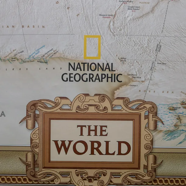 swiat-executive-pacific-centered-mapa-do-wpinania-wydawnictwo-national-geographic