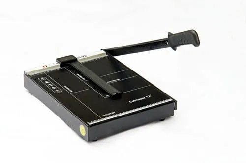 gilotyna-do-papieru-a4-model-hd12a
