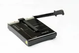 gilotyna-do-papieru-a4-model-hd12a