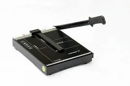 gilotyna-do-papieru-a4-model-hd12a