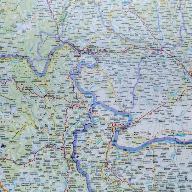 rumunia-mapa-scienna-samochodowa-1-700t-arkusz-tytul-rumunia-mapa-scienna-samochodowa-arkusz-papierowy-1-700-000