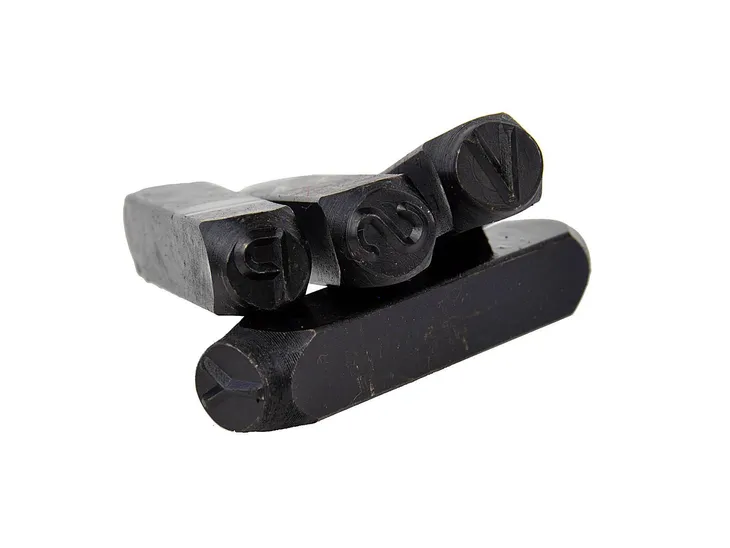 numeratory-znaczniki-litery-10mm-27-elementow-stan-nowy