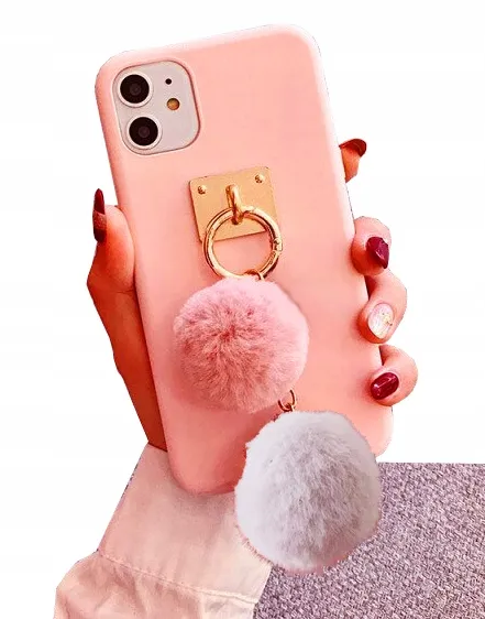 etui-futrzany-pompon-do-iphone-8