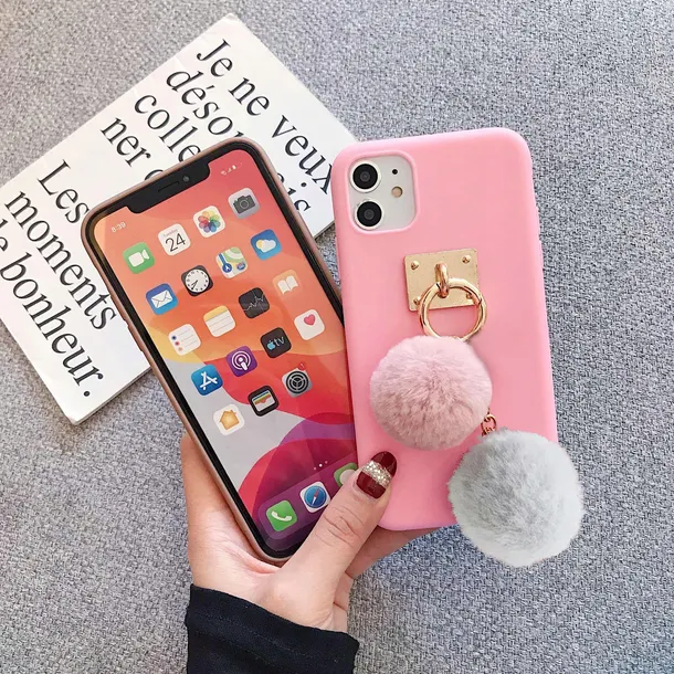 etui-futrzany-pompon-do-iphone-8-stan-nowy