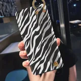etui-czarne-pasek-wzory-do-iphone-x-przeznaczenie-apple