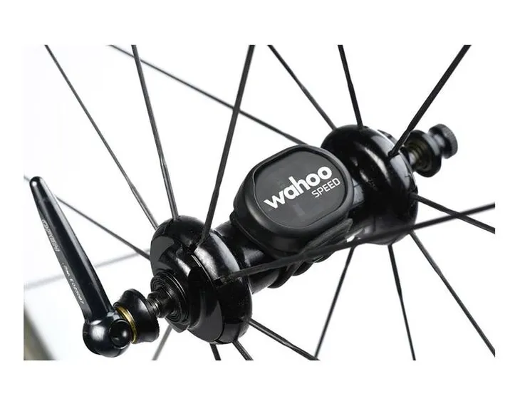 wahoo-komputer-rowerowy-z-gps-elemnt-bolt-v2-bundle