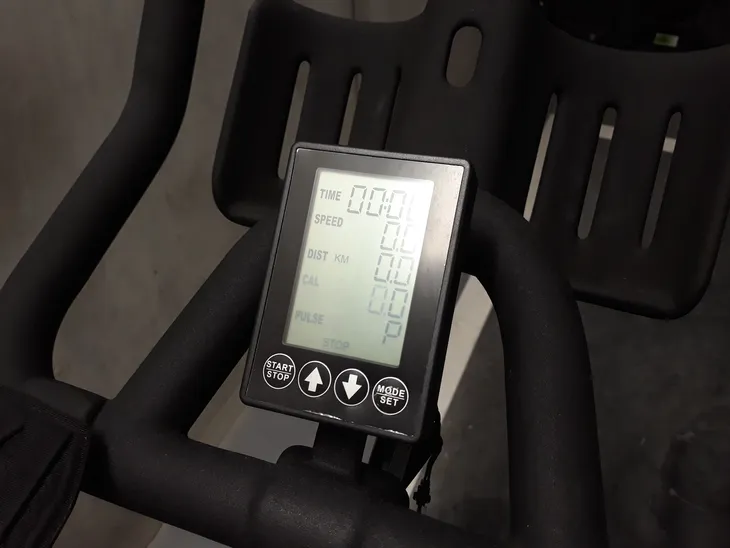 rower-spiningowy-hms-premium-sw7200-cechy-dodatkowe-brak-maksymalna-waga-uzytkownika-180-kg