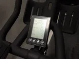 rower-spiningowy-hms-premium-sw7200-cechy-dodatkowe-brak-maksymalna-waga-uzytkownika-180-kg