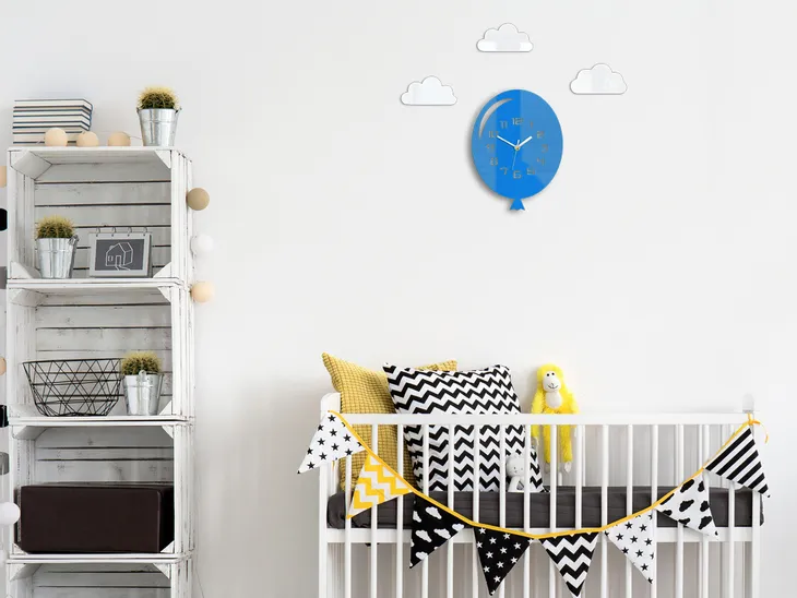 zegar-scienny-balon-blue-kolor-bezowy-bialy-odcienie-niebieskiego