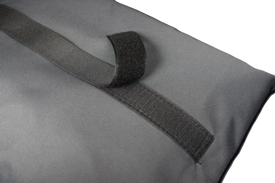 mata-do-samochodu-dla-psa-wodoodporna