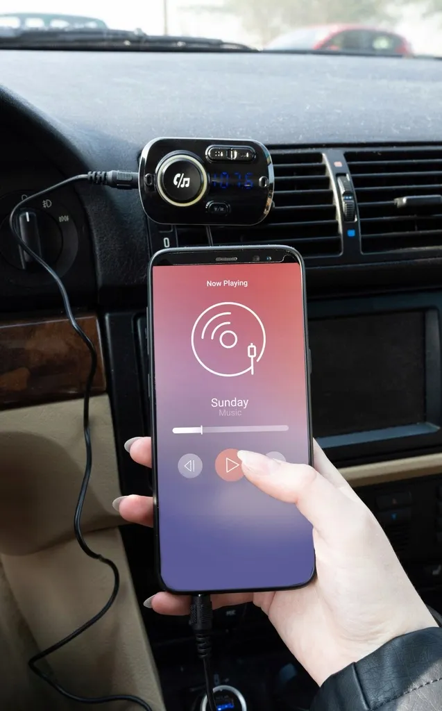transmiter-samochodowy-fm-bluetooth-ladowarka-stan-nowy