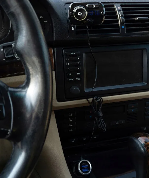 transmiter-samochodowy-fm-bluetooth-ladowarka