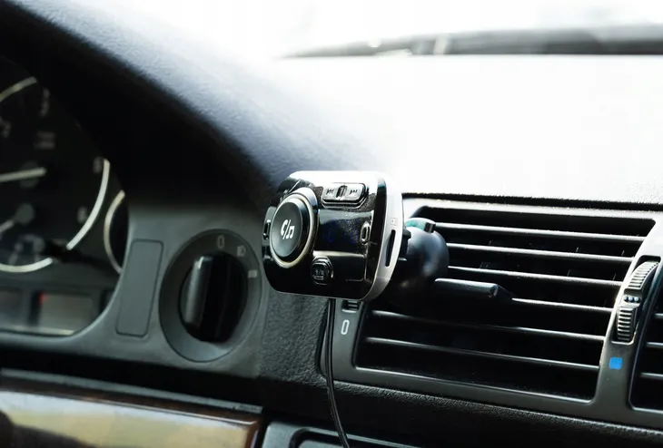 transmiter-samochodowy-fm-bluetooth-ladowarka-stan-nowy-obsluga-usb-tak