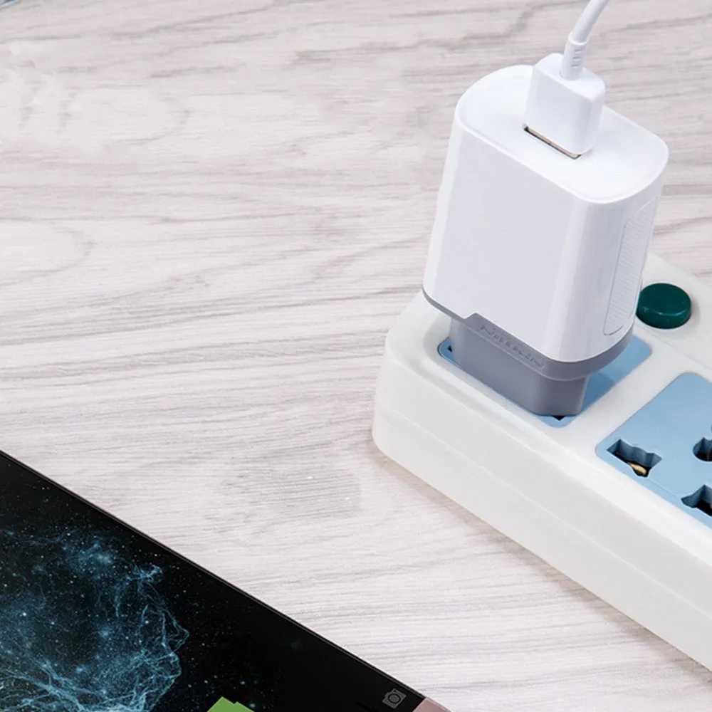 nillkin-fast-charge-adapter-white