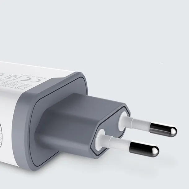 nillkin-fast-charge-adapter-white