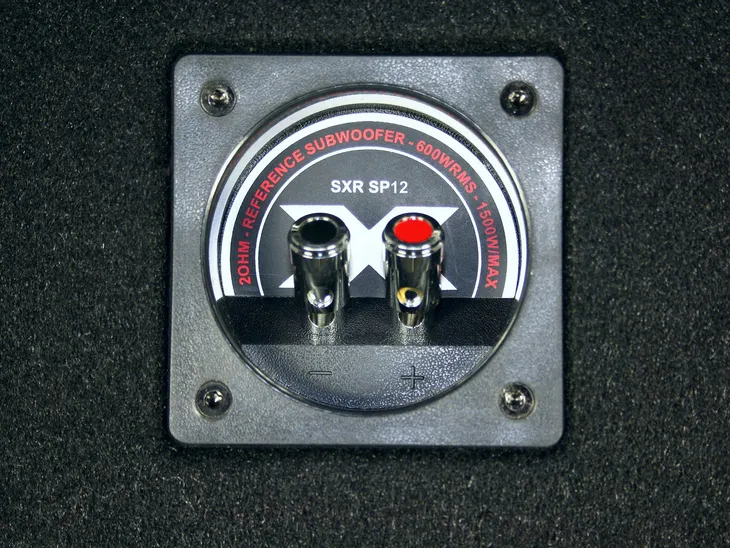subwoofer-samochodowy-excursion-sxr-v2-sp12-tuba-30cm-1500w-2-ohm-konstrukcja-jednodrozne