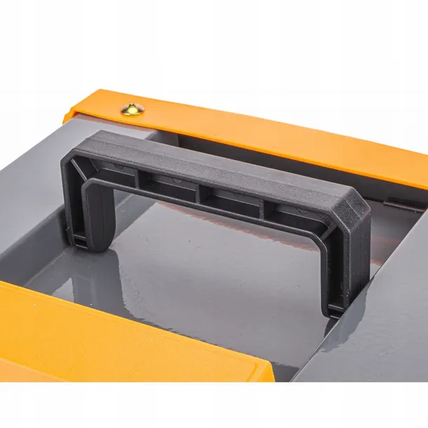 prostownik-do-akumulatorow-9a-12-24v-stan-nowy-model-pm01100