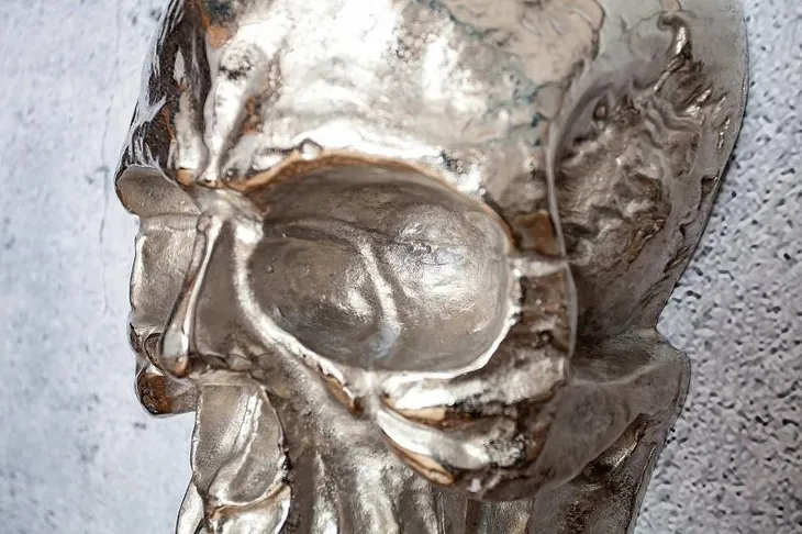 invicta-dekoracja-scienna-skull-srebrna