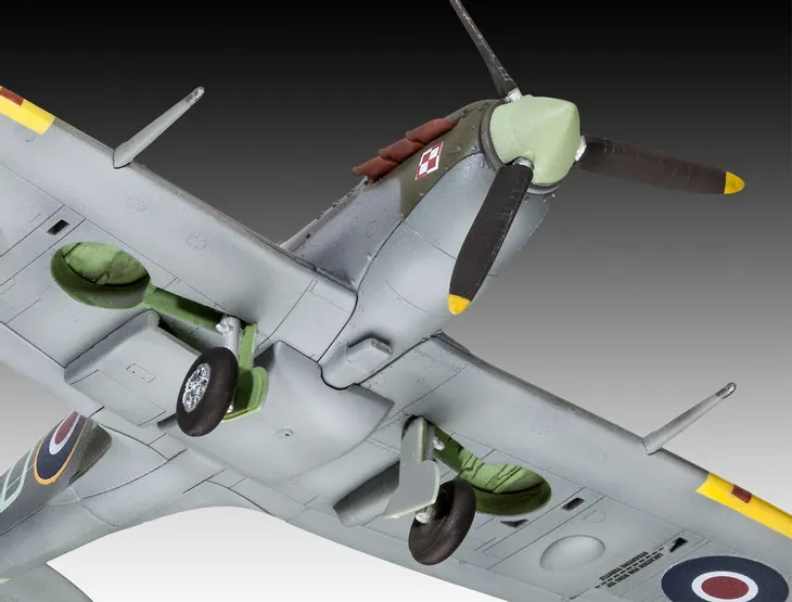 rev-03897-samolot-spitfire
