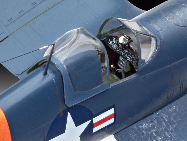 rev-03955-samolot-f4u4
