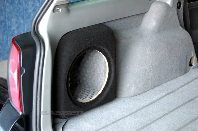 obudowa-vw-passat-b5-wagon-subwoofer-excursion
