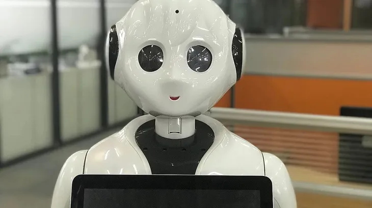 robot-recepcjonistka-alice