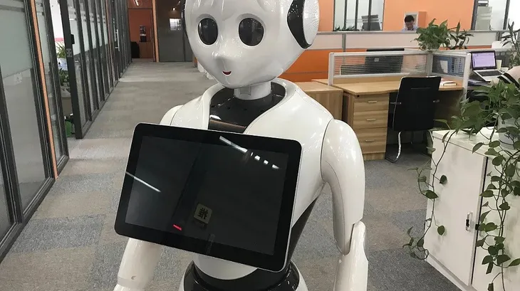 robot-recepcjonistka-alice