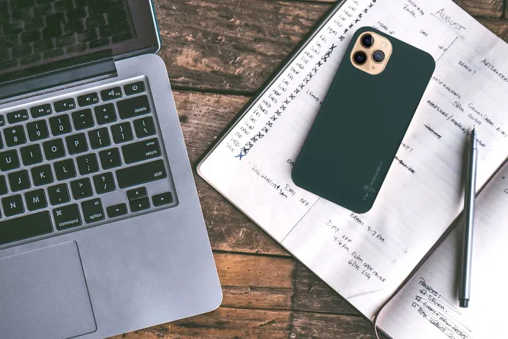 etui-do-iphone-11-pro-twardowsky-hole-szklo-9h-stan-nowy-dedykowany-model-iphone-11-pro