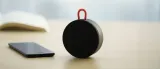 xiaomi-mi-portable-bluetooth-speaker-funkcje-odbieranie-polaczen-odpornosc-na-zachlapanie-sterowanie-za-pomoca-smartfona-wbudowany-mikrofon