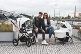 wozek-2w1-bebetto-pascal-premium-class-stella-informacje-dodatkowe-amortyzatory-blokada-kol-obrotowych-hamulec-mozliwosc-zamontowania-fotelika-mozliwosc-zamontowania-gondoli-odchylane-oparcie-palak-bezpieczenstwa-pelna-raczka-pozycja-lezaca-przekladane-siedzisko-regulowana-raczka-regulowany-podnozek-skretne-kola