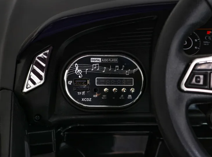 autko-audi-r8-spyder-pilot-dla-rodzica-panel-audio-stan-nowy-liczba-drzwi-2