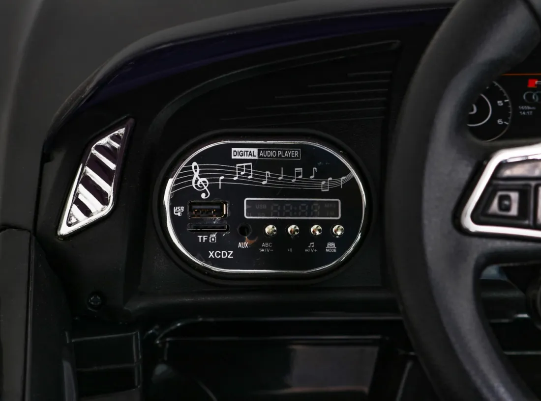 autko-audi-r8-spyder-pilot-dla-rodzica-panel-audio