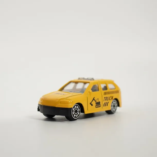 auto-budowlane-z-6-malymi-marka-inna
