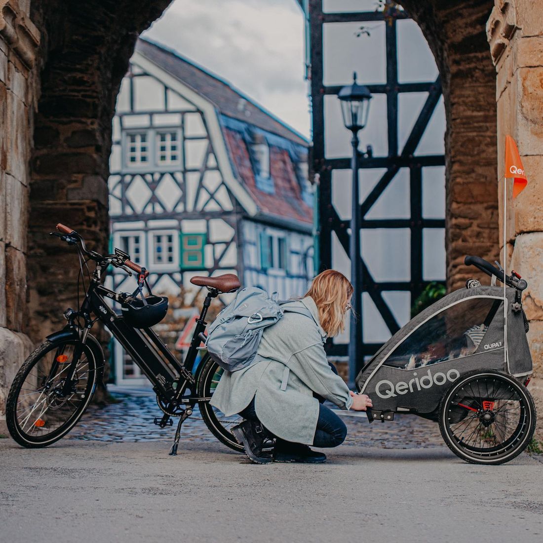 przyczepka-rowerowa-wozek-qeridoo-qupa-2-grey