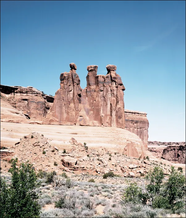 three-gossips-formation-arches-national-park-uta