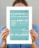 bathroom-rules-plakat-premium-40x50-cm-stan-nowy