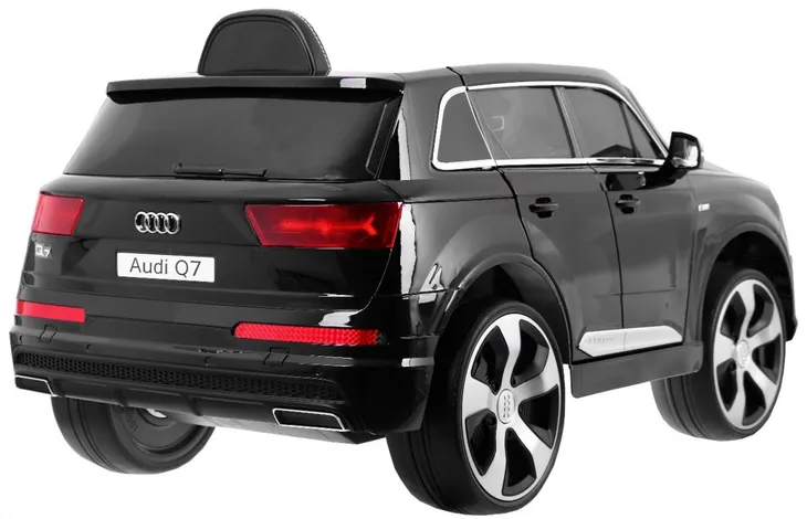 lakierowane-audi-o7-quatro-panel-audio-pilot-marka-audi