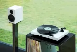 gramofon-pro-ject-jukebox-e-om5e-piano-white-9pjukeeom5w-stan-nowy