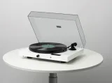 gramofon-pro-ject-jukebox-e-om5e-piano-white-9pjukeeom5w-naped-paskowy