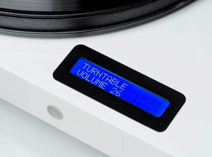 gramofon-pro-ject-jukebox-e-om5e-piano-white-9pjukeeom5w-typ-wkladki-elektromagnetyczna-mm