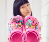 przypinka-crocs-jibbitz-do-butow-gitara-plec-produkt-uniseks