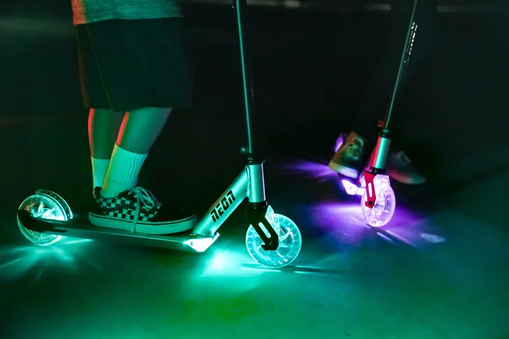 yvolution-hulajnoga-neon-ghost
