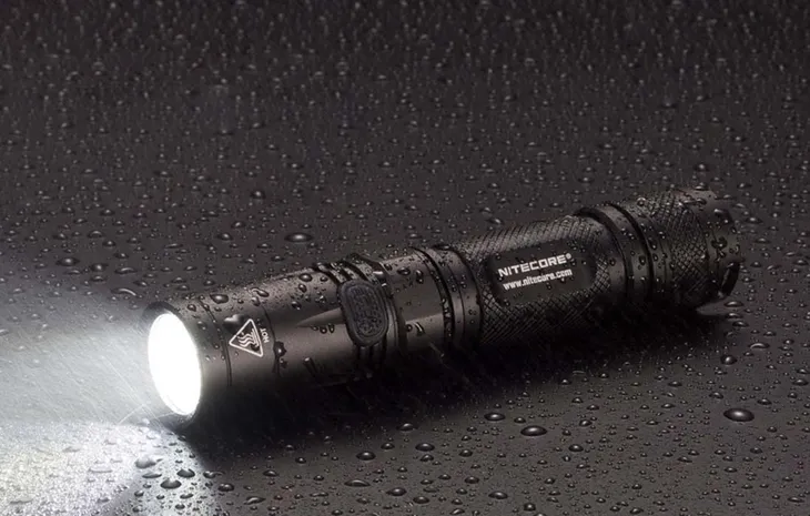 latarka-nitecore-ec23-1800lm-waga-z-opakowaniem-0-3-kg-stan-nowy