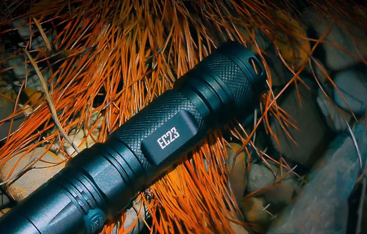 latarka-nitecore-ec23-1800lm-stan-nowy