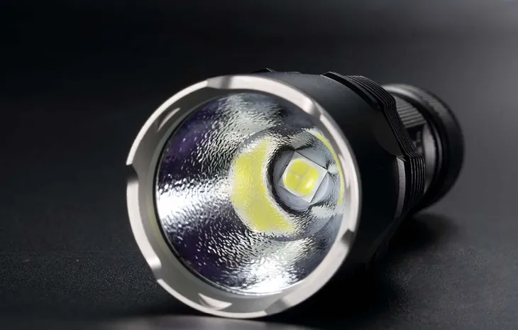 latarka-nitecore-tm03-2800lm-stan-nowy-waga-z-opakowaniem-0-3-kg