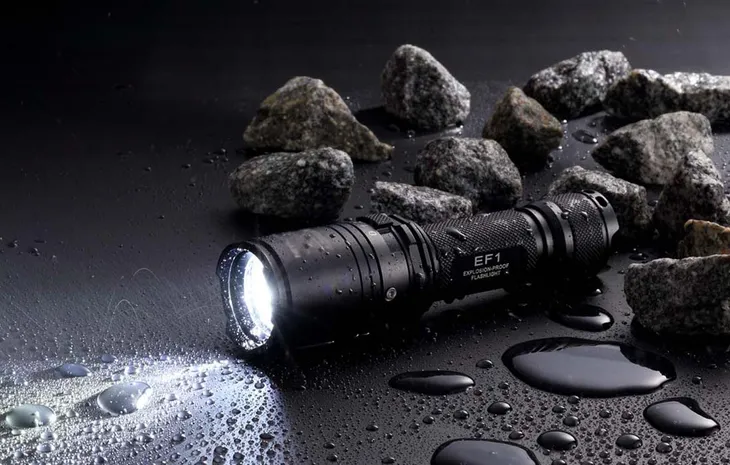 latarka-nitecore-ef1-830lm-waga-z-opakowaniem-0-3-kg