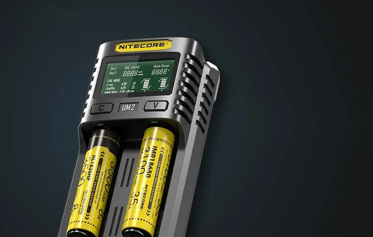 ladowarka-do-akumulatorow-nitecore-um2-usb-waga-z-opakowaniem-0-3-kg